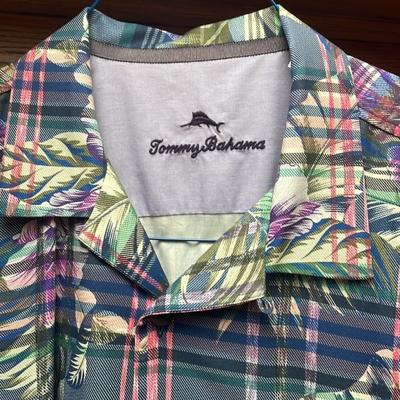 Tommy Bahama silk camp shirt size L, like new - Picture 2 of 7